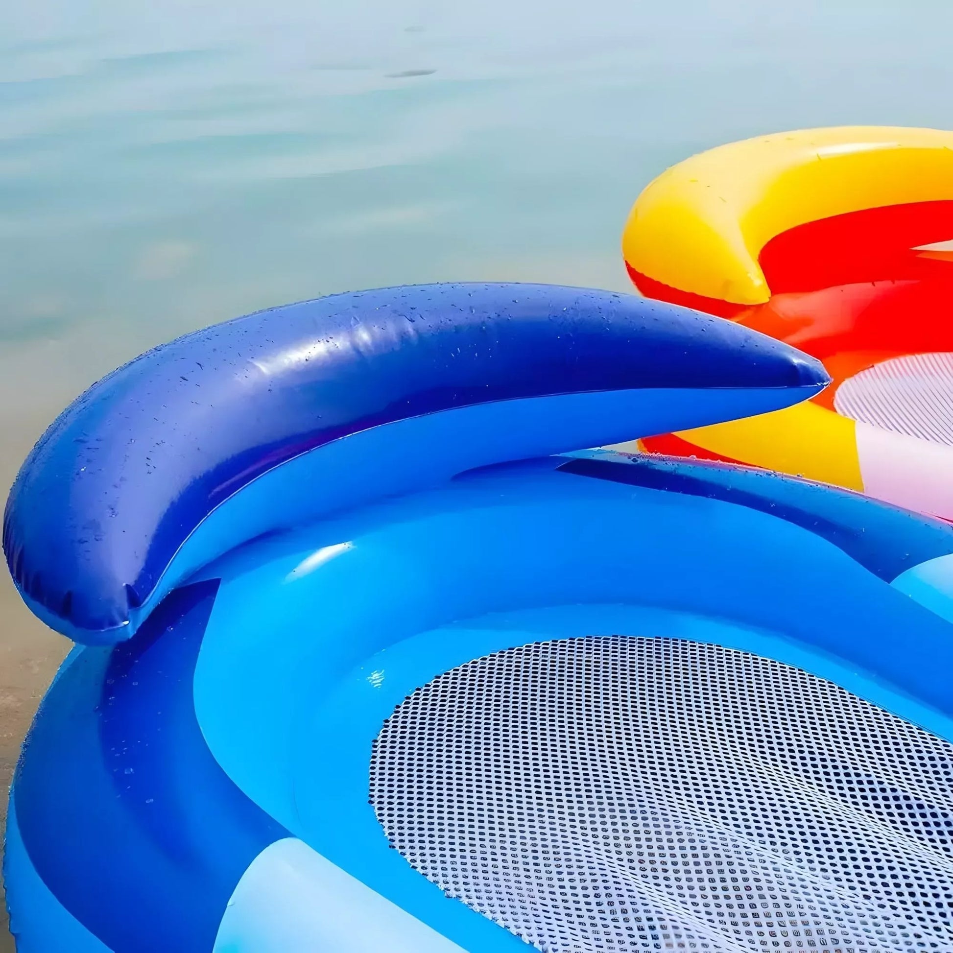 Pripučiamas čiužinys plaukiojimui